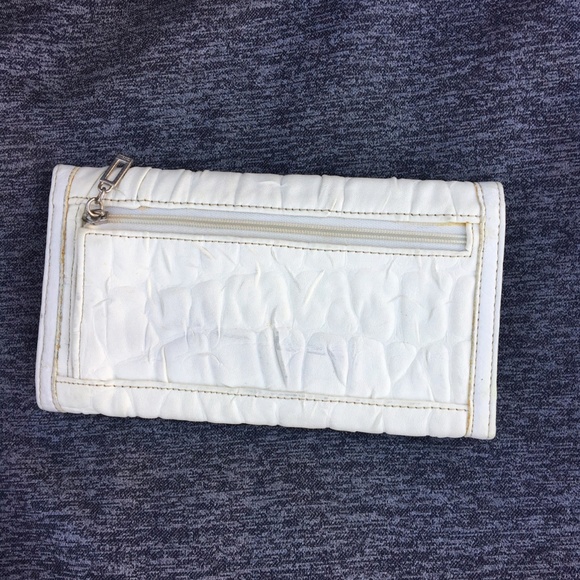 Guess Cream Crinkle Long Wallet Flat Snap Closure Faux Leather Vegan White - Picture 2 of 6